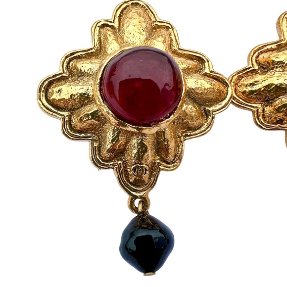 RARE Vintage Chanel 1990’s Collection 26 Red And Black Gripoix Earrings - Picture 2 of 6